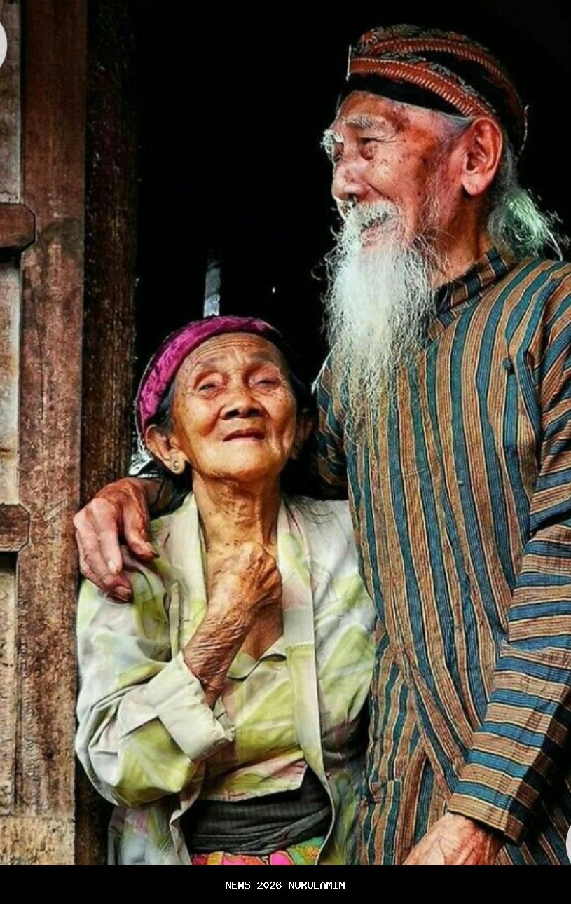 Kakek 110 Tahun Nikahi Gadis 27 Tahun, Gagah Pakai Jas Jabat Tangan Penghulu