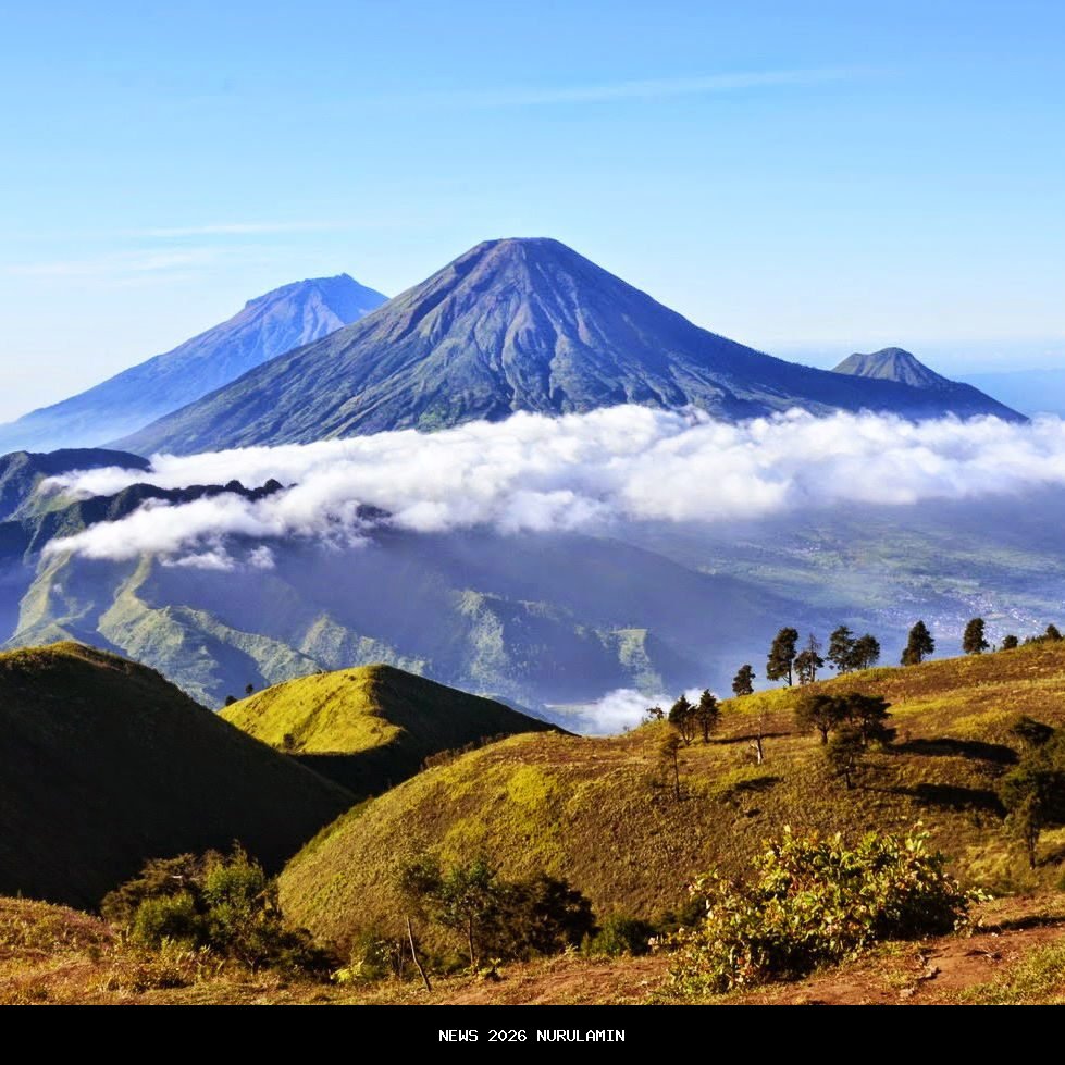 Gunung Lewotobi Diguncang 4 Gempa Guguran dan 12 Gempa Hembusan