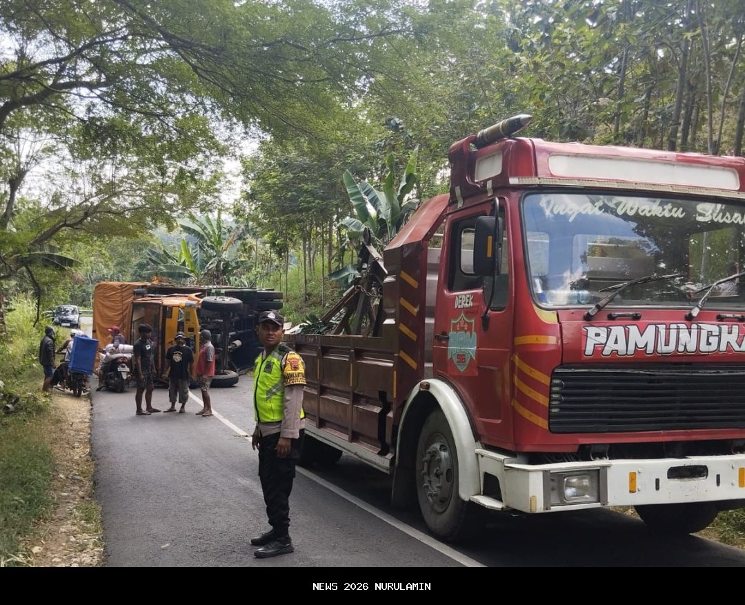 Kendaraan MBG Terguling di Tasikmalaya, 156 Paket Makanan Berserakan