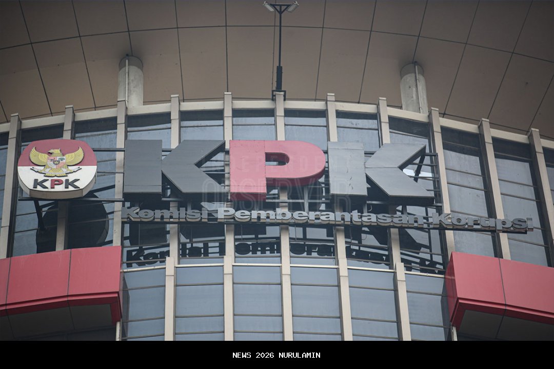 KPK Periksa Kantor dan Rumah Bupati Lamteng, Amankan Dokumen Penting