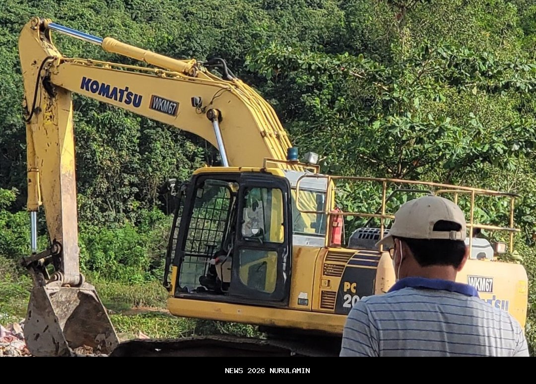 Krisis Alat Berat TPA Cikolotok, Truk Sampah Antre Berjam-jam