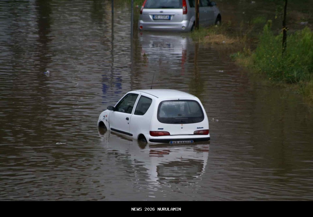 Warga Surabaya Percaya Diri Naik Mobil Listrik Saat Hujan