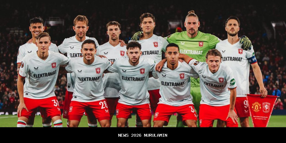 Pemain FC Twente Dukung Mees Hilgers Saat Diimbangi Telstar