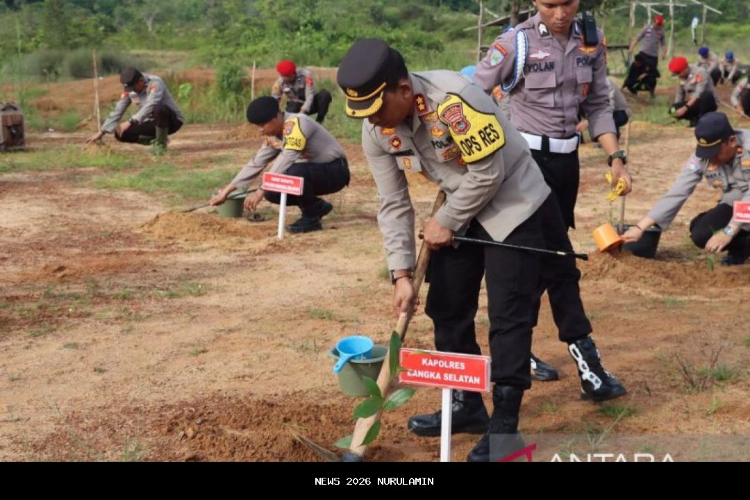 Tanam Pohon dengan Kompos Blok, Polres Sumedang Hidupkan Kembali Lahan Kritis Tambang