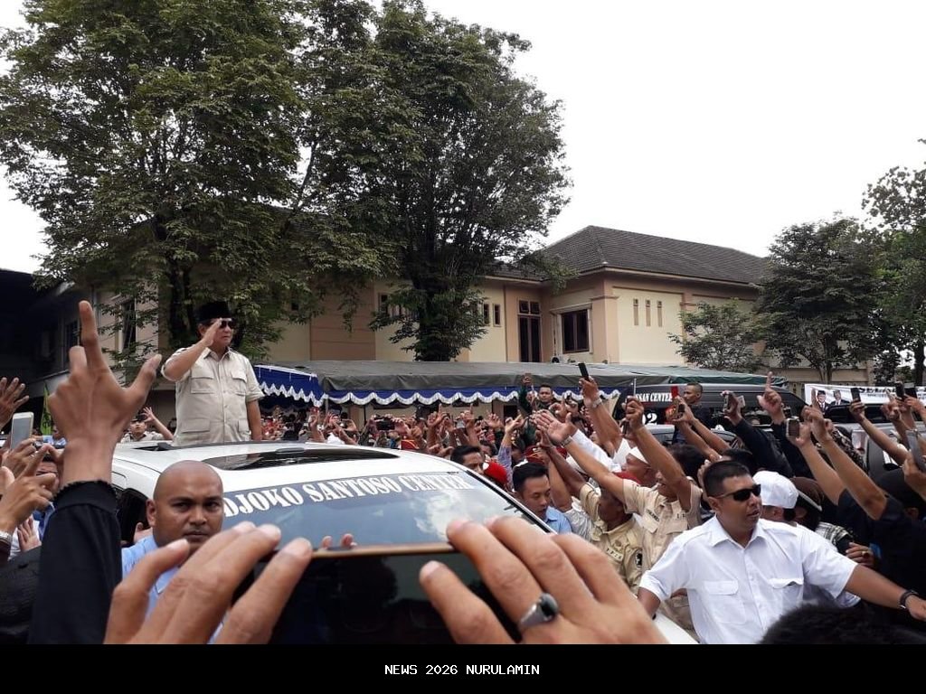 Resmi Lantik Komisi Percepatan Reformasi Polri, Prabowo Minta Anggota Bekerja Cepat dan Jujur