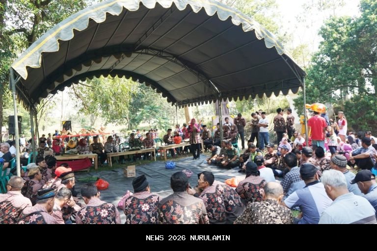Pocong Ikut Joget di Sedekah Bumi, Warga Heboh di Pesta Adat Sukacita