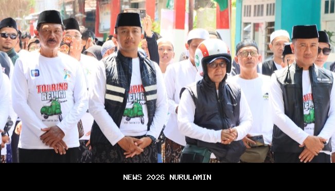 Peringatan Hari Santri di Kediri, Warga dan Santri Berjalan Bersama Pakai Sarung