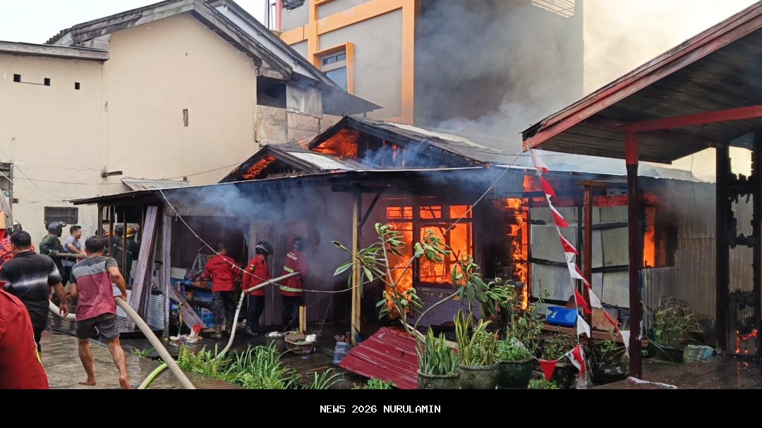 Kebakaran Hebat di Baru Ilir, Enam Rumah Ludes, Akses Sempit Ganggu Petugas