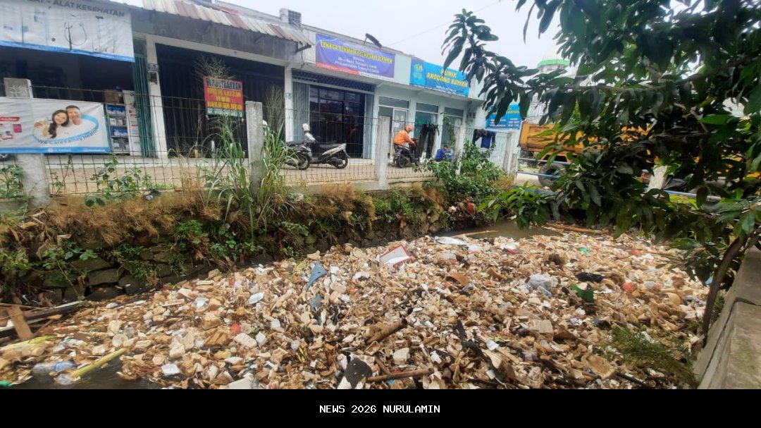 Pemkot Depok Pantau Pembuangan Sampah di Kali Cabang Timur yang Sebabkan Banjir Margonda
