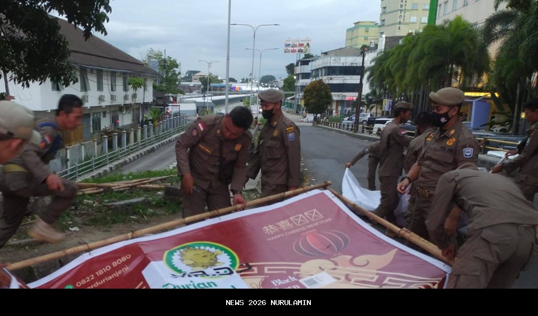 Pemkot Bandung Larang Iklan di Jalan, Penertiban Bertahap Dimulai