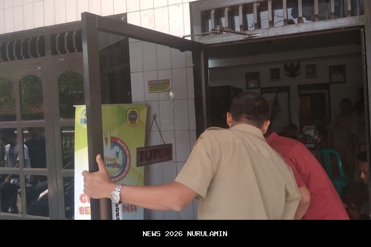 Warga Marah, Kantor Desa Leuwidulang Diserang Vandalisme