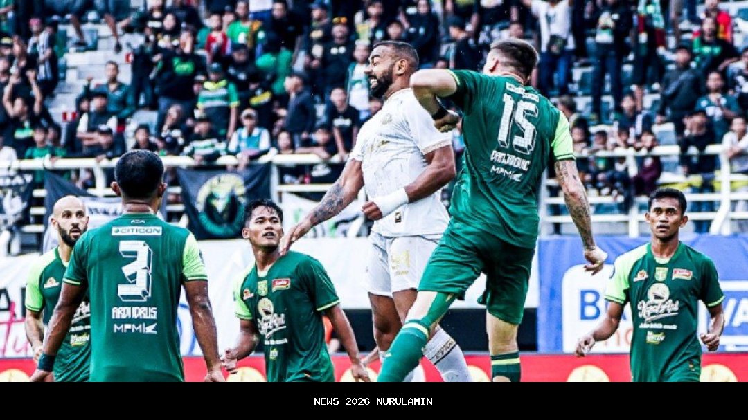 Nasib Sama, Tapi Tak Serupa: Persebaya dan Arema FC Kumpulkan Dua Kartu Merah di Pekan 10