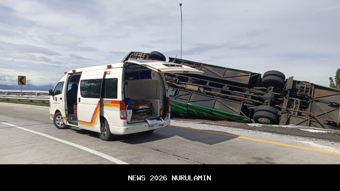 Detik-detik Bus Wisatawan Guci Terguling di Tol, Doa Histeris Bersahut-sahutan
