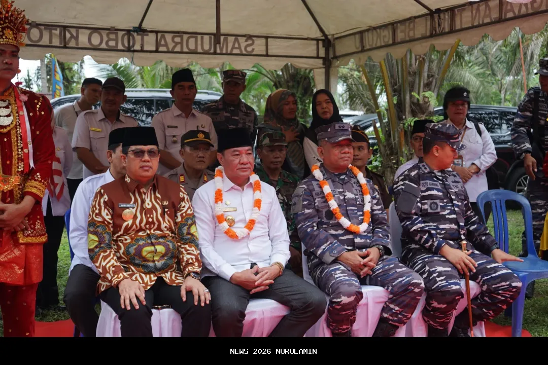 Serahkan Speedboat Ambulans, Bupati Sujiwo: Harapan Baru bagi Warga Pesisir