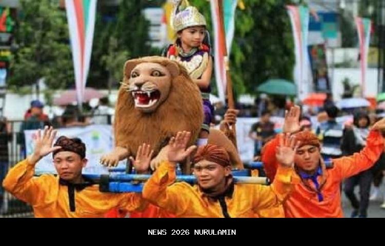 Bupati Dony Naik Sisingaan Saat Hadiri Pentas Budaya Cimanggung