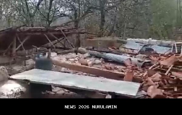 Sedang Ngobrol dengan Tetangga, Warga Sampang Kaget Puting Beliung Menerjang Rumahnya, Kini Rata