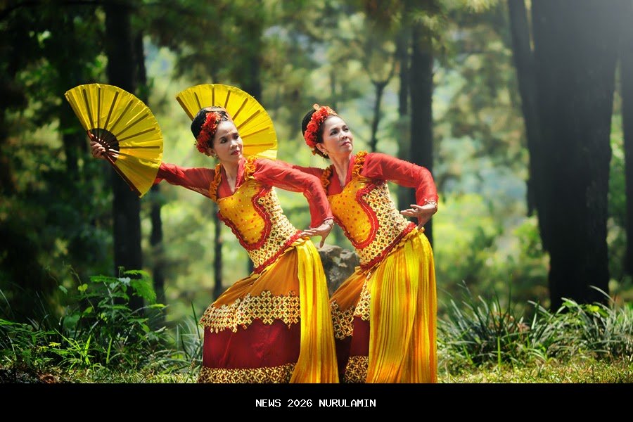 Jaipong: Tarian Enerjik yang Menggema dalam Ritme Gamelan