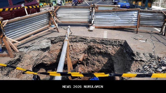Pengendara Motor Tertangkap Lubang Proyek Saluran di Yogyakarta
