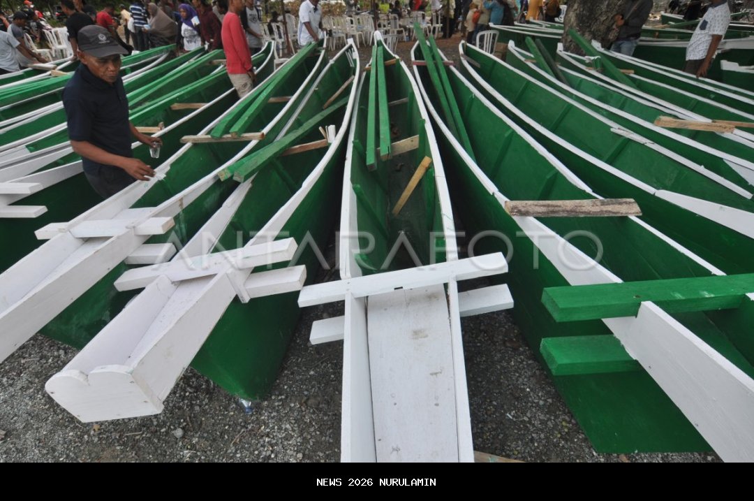 Nelayan Berterima Kasih atas Bantuan Perahu dari Pemkab Kupang