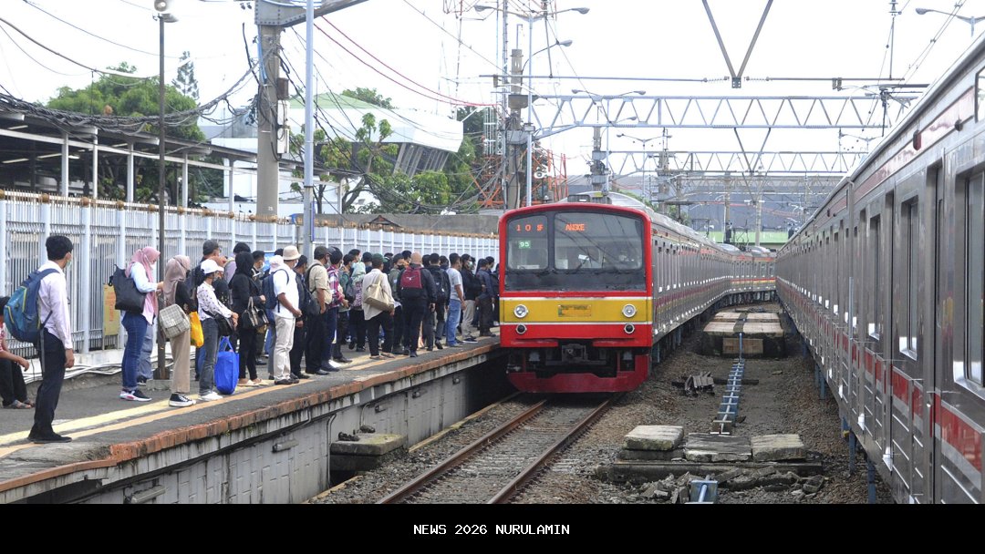 Gerbong KRL Tergenang Air Saat Hujan, KAI Commuter Beri Penjelasan