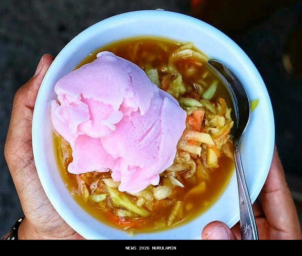 Rujak Es Krim Pak Nardi: Rasa Manis-Pedas Segar yang Legendaris Sejak 1978!