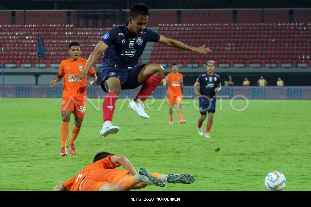 Aremania Tumpahkan Kekecewaan Usai Arema FC Kalah dari Borneo FC di Kandang
