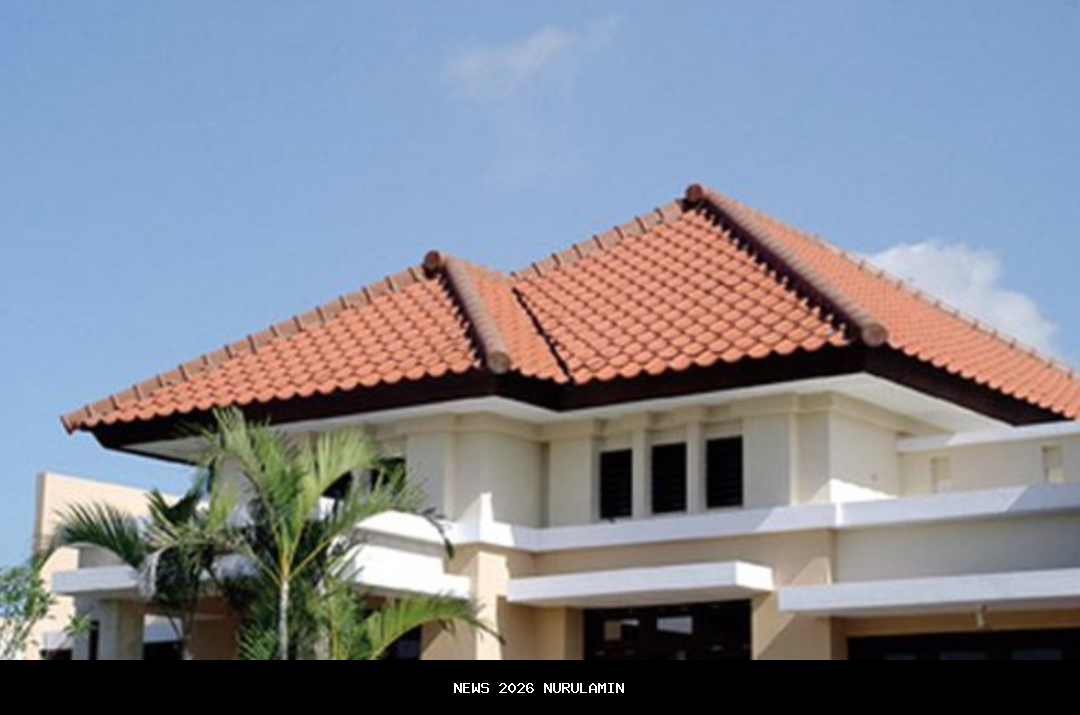 Atap Lapangan Padel Meruya Roboh Diterjang Angin Kencang