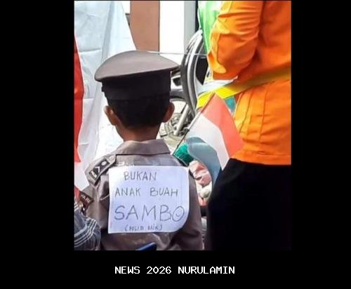 Seragam Masih Melekat, Kapolres Gowa Kunjungi Bocah Viral Pengais Sisa Kue HUT ke-80 RI