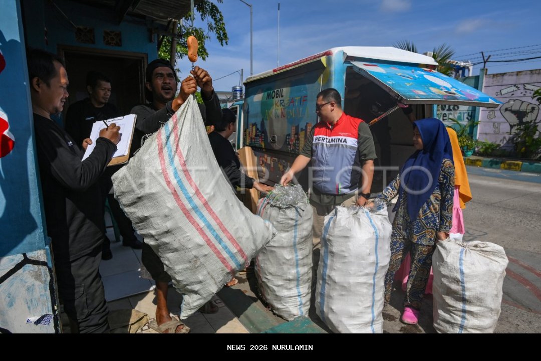 Mahasiswa Politeknik SCI Jadi Penggerak Ekonomi Warga Melalui Bank Sampah Kumbung