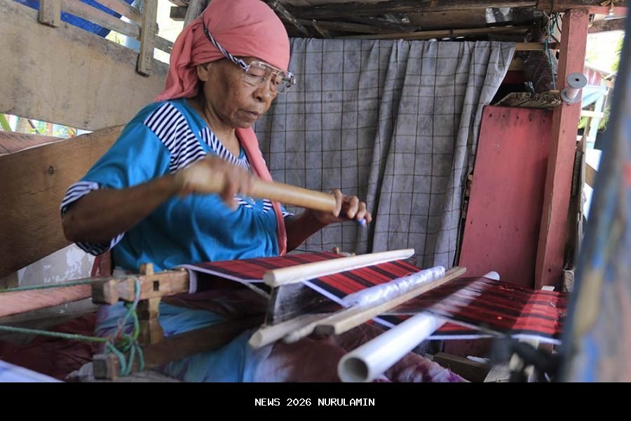 Menguak Keterampilan Penenun di Kampung Tenun Sulaa Baubau, Warisan Turun Temurun