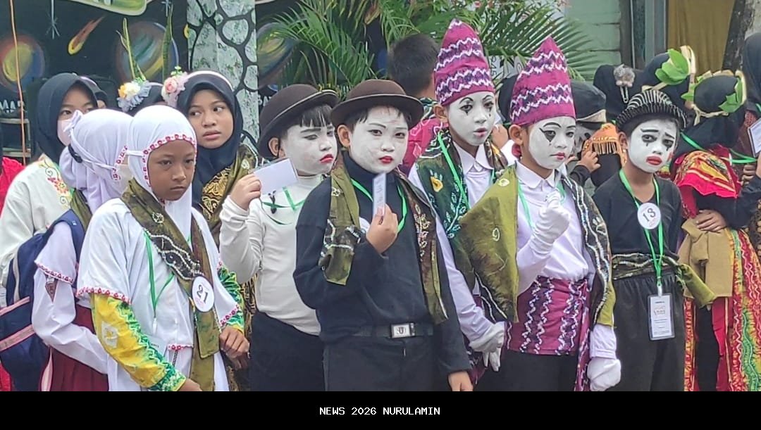 Ratusan Siswa Bersaing Cepat di Festival SenengMinton Solo 2025