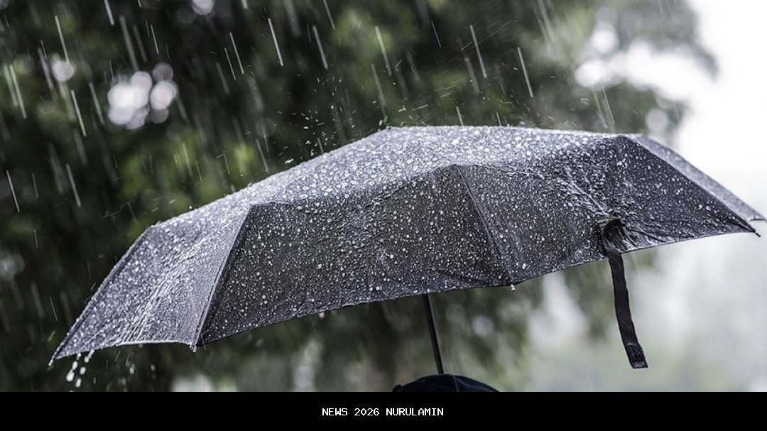 Hujan deras sambut Gus Yaqut setelah diperiksa 8,5 jam di KPK