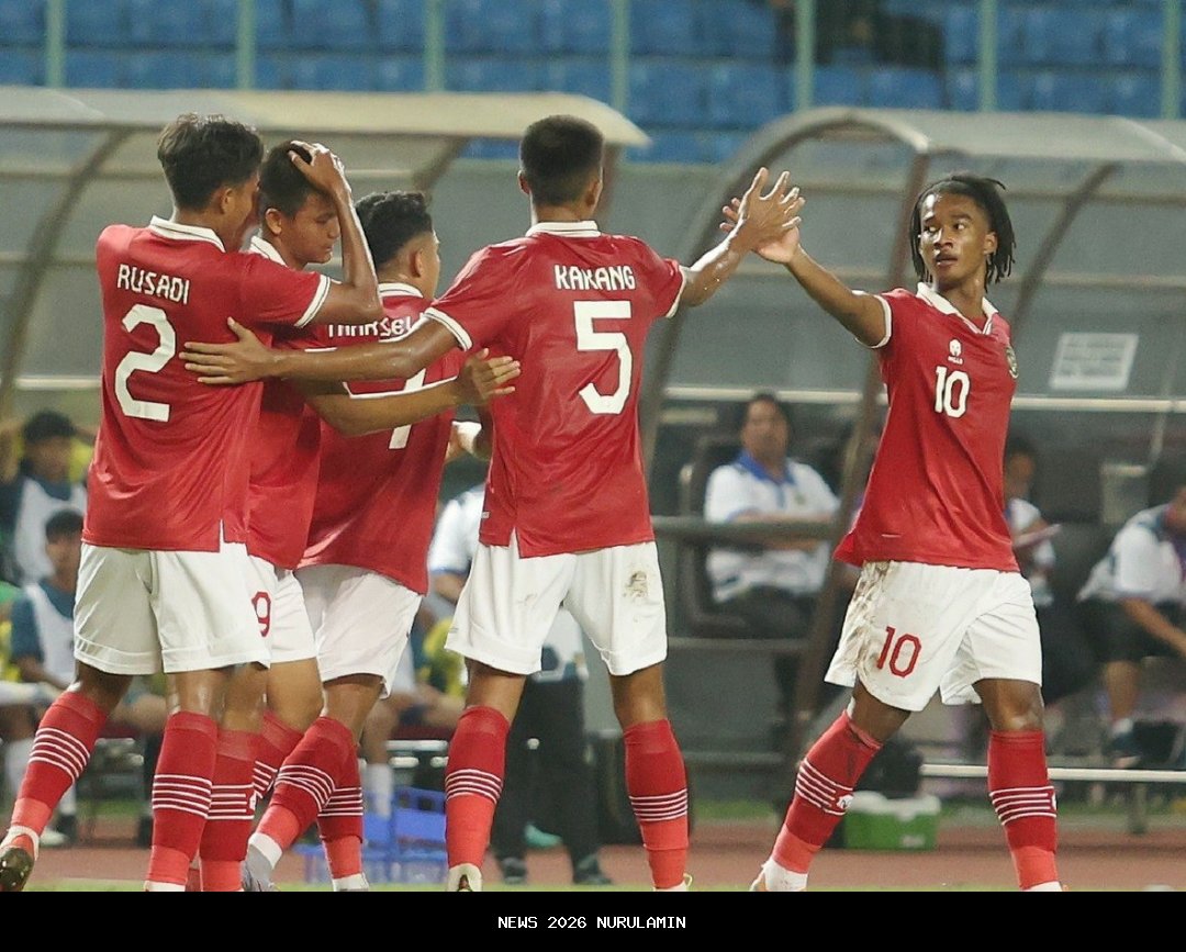 Dua Legenda Timnas Indonesia Latih 40 Pemain Muda di Program LOTTE 2025