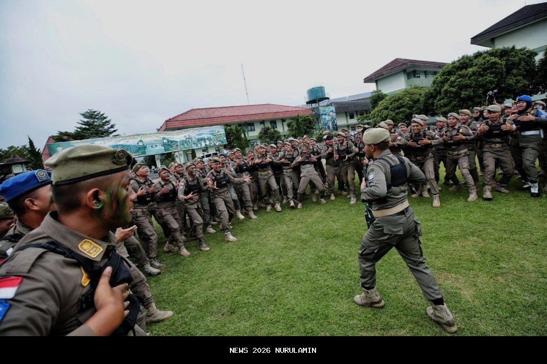Satpol PP Bandung Tertibkan Reklame Ilegal di Jalan Kopo dan Margahayu