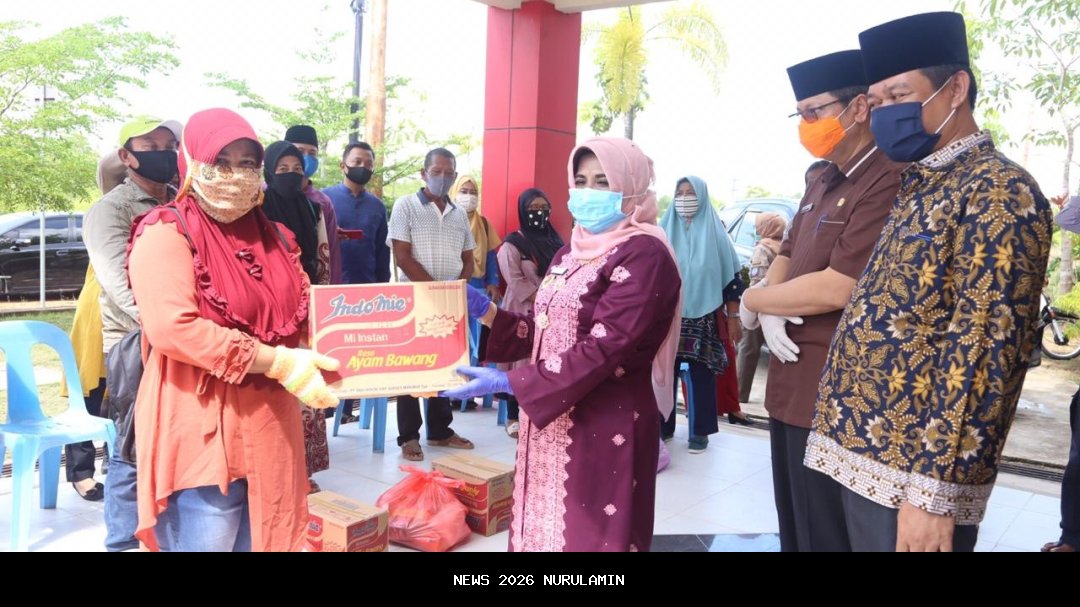 Hari Jadi ke-24, Pemko Tanjungpinang Bagikan Sembako di Tanjung Unggat