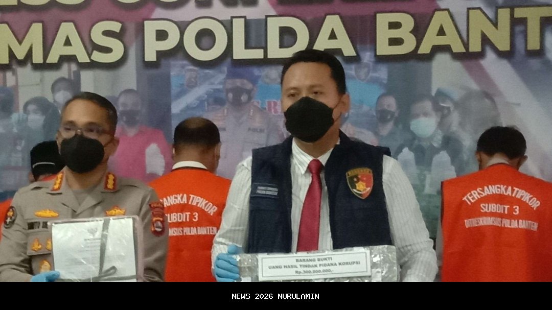 Kades Karimun Jadi Tersangka Korupsi, Warga Kirim Bunga ke Jaksa