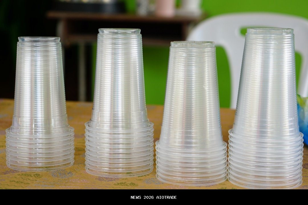 Prancis Perpanjang Larangan Gelas Plastik Sekali Pakai Sampai 2030