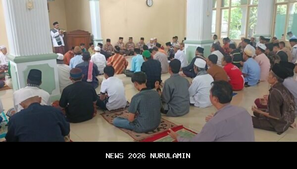 Jumat Curhat Kapolsek Benua Kayong Berbincang dengan Jemaah Masjid As Salam
