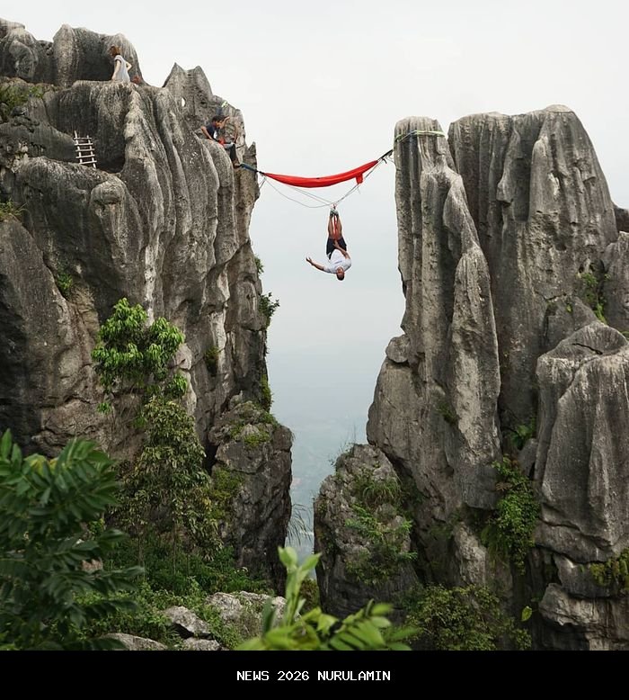 Tebing JLS Sine Tulungagung Amblas, Dua Warung Terseret Longsor