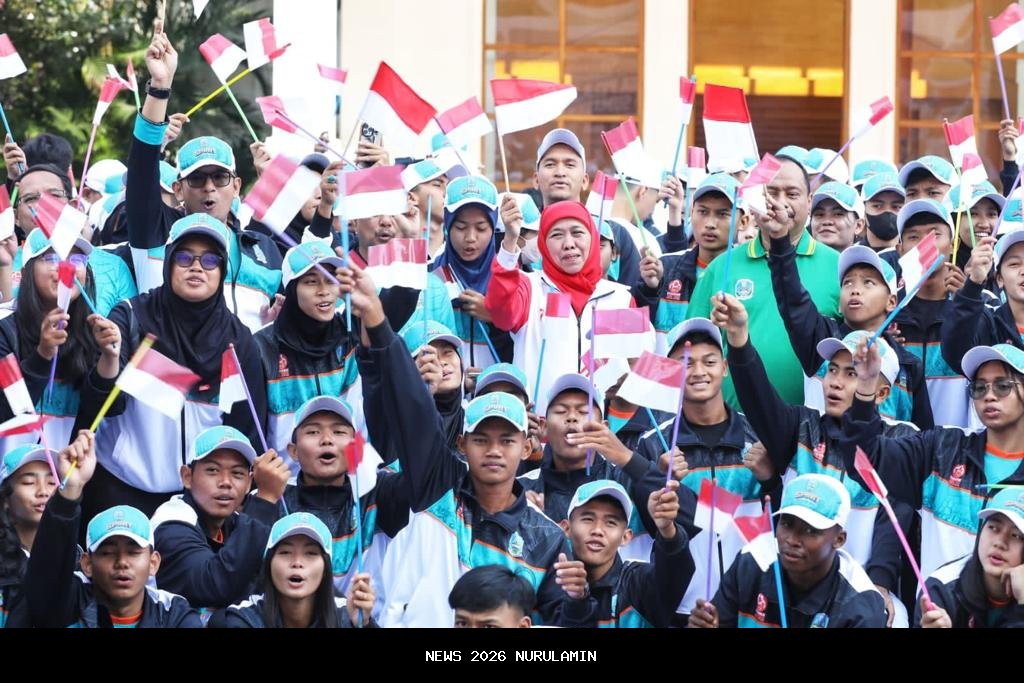 Gubernur Khofifah Lepas 16 Keluarga Jatim ke Sulawesi dan Maluku, Dapat 1 Hektar Lahan