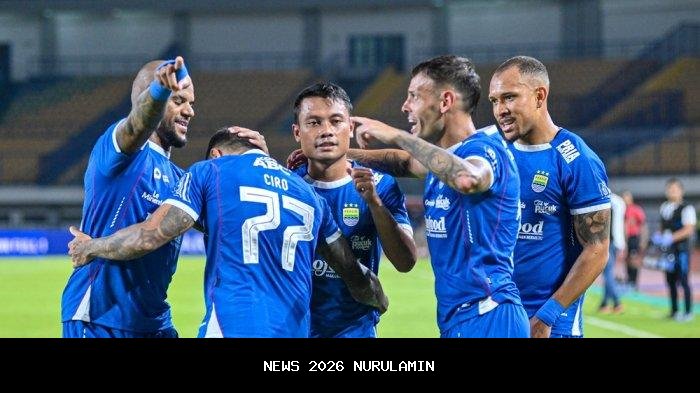 Link Live Streaming Persib vs Bangkok United: Duel H2H Robi Darwis vs Pratama Arhan, Siapa Penguasa Tendangan Bebas?