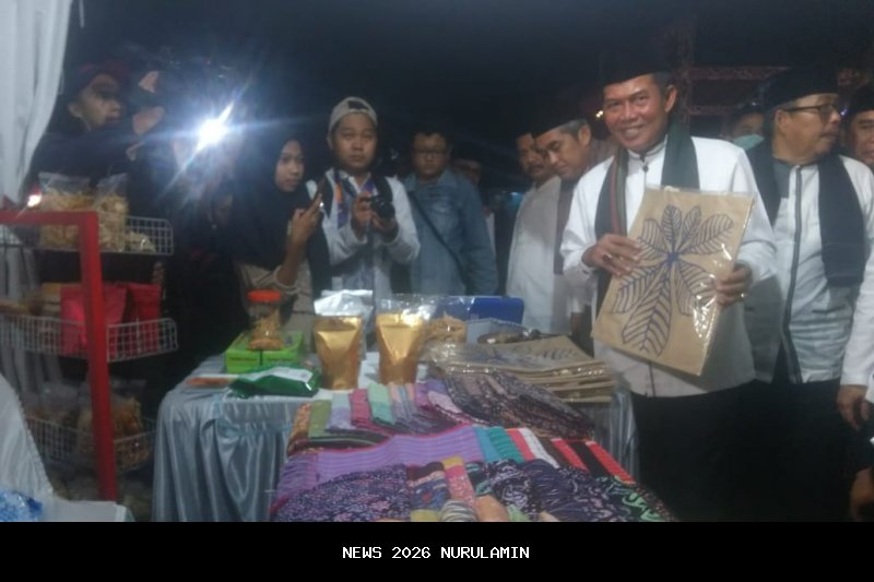 Wali Kota Serang Berebut Foto Selfie Saat Belanja UMKM di Festival Kaibon 2025