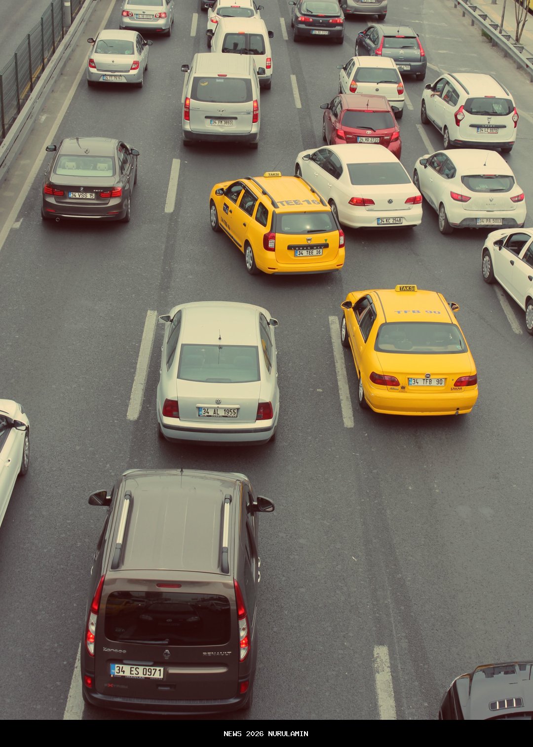 Kendaraan MBG Terjatuh di Tasikmalaya, 156 Paket Makanan Berserakan