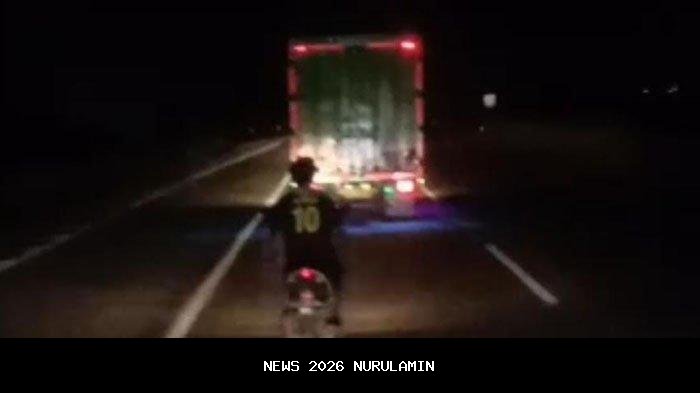 Pemotor Matic Ngebut di Tol Cisumdawu, Dikejar Petugas