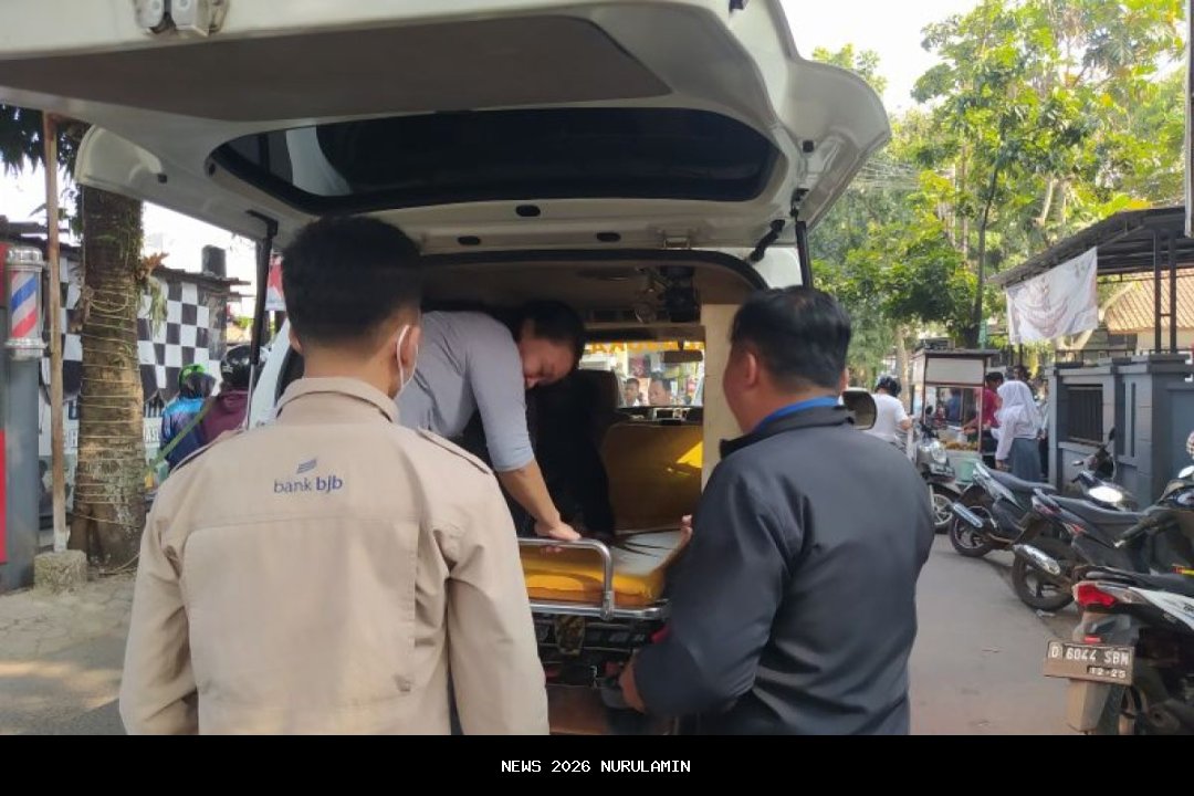 Evakuasi Korban Keracunan MBG Diiringi Tangisan, 20 Ambulans Turun Tangan