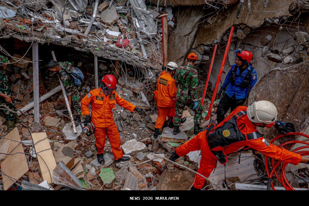 Bencana Cuaca Ekstrem Menghancurkan Puluhan Rumah di Indramayu