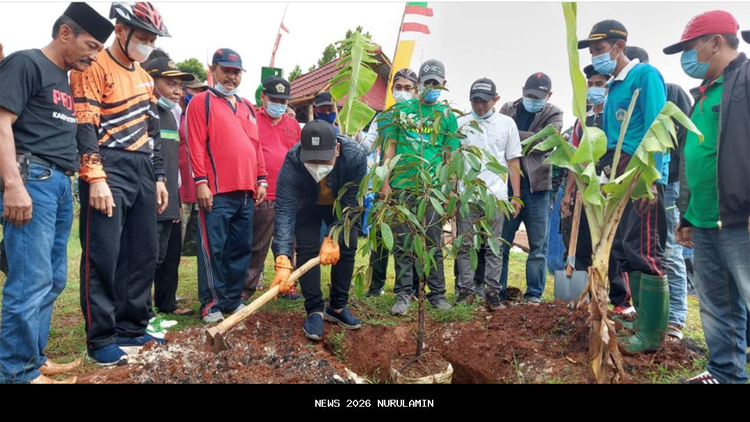 Bupati dan Ribuan Peserta Tanam 5.075 Pohon di DAS dan Pesisir Jembrana