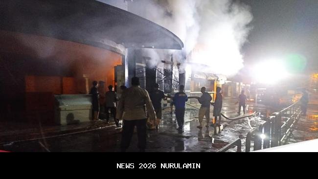 Dua Truk Fuso Terbakar Dini Hari, Damkar Pelalawan: Korsleting Listrik