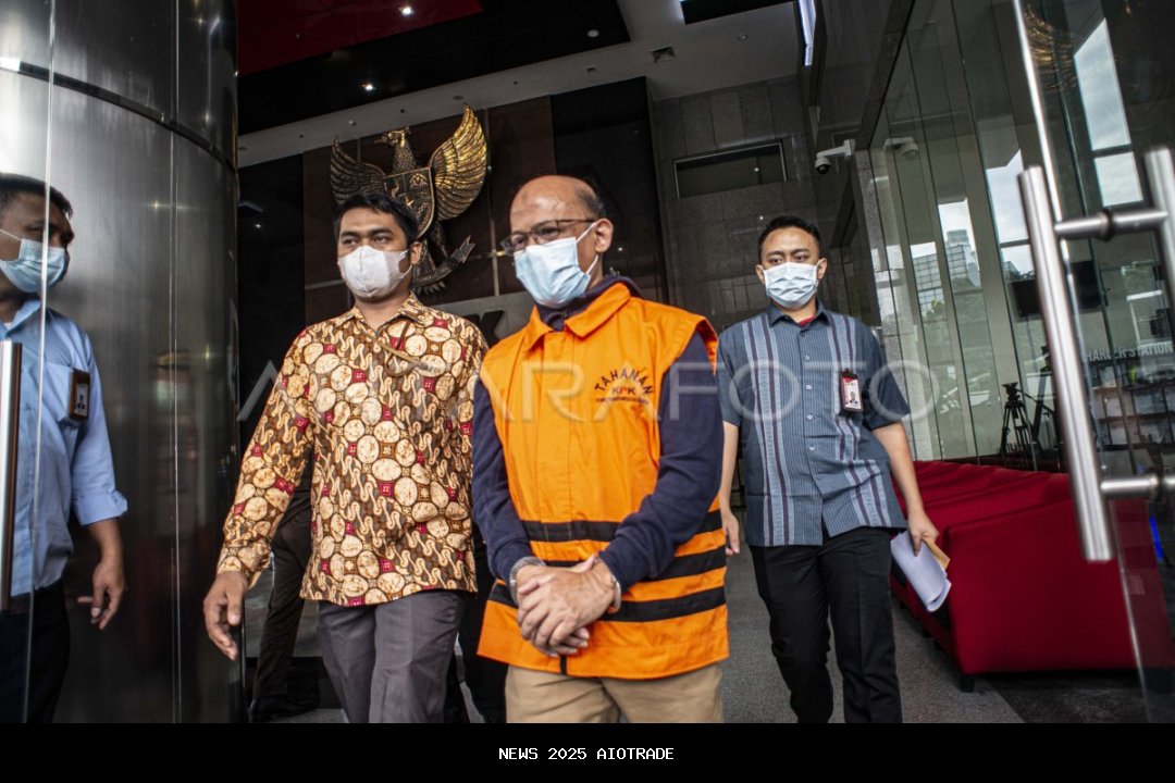 Anggota parlemen menerima suap untuk menyetujui undang-undang dan melindungi tersangka