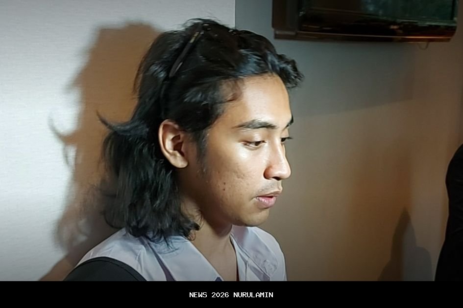 Ekonomi Keluarga Berat, Dennis Adhiswara Jual Kacamata Rp25 Ribu di TikTok